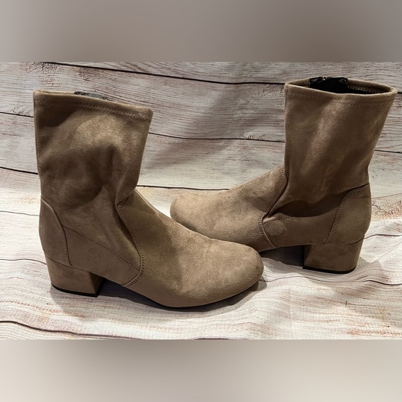 Kenneth Cole Reaction Women’s Road Stretch Faux Suede Ankle Boots Taupe Size 6.5 - Picture 4 of 8
